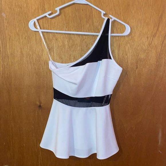 •GUESS• NWT PEPLUM white with black mesh top size XS - Picture 2 of 5